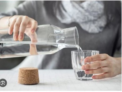 Người bệnh suy thận có nên uống nhiều nước không?